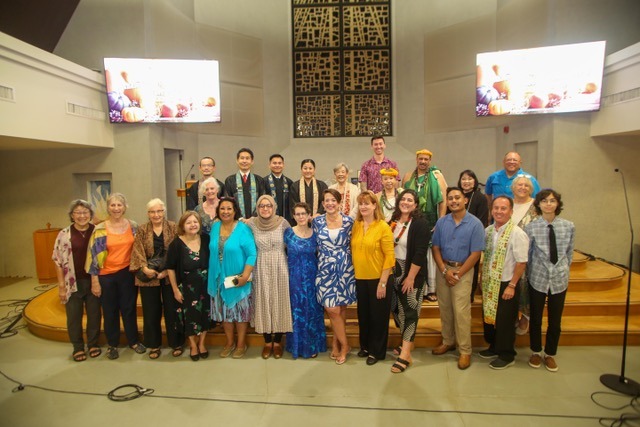 Group shot of people at the 62nd Annual Nuʻuanu Valley Interfaith Thanksgiving Service